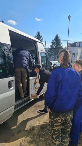 A diákok segítettek a behordásban