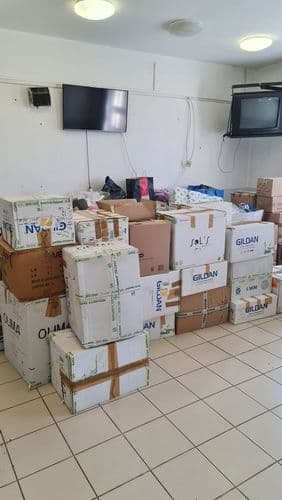 Adományok dobozokban