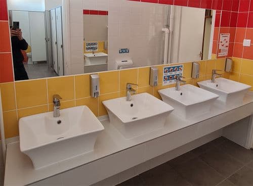 Új mosdók a Borosban