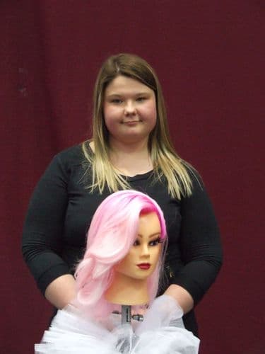 Diák az általa kérszített frizurával 4