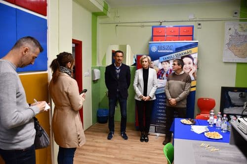 Átadták a Pollák megújult elektronikai termét