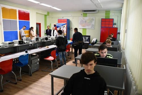 Átadták a Pollák megújult elektronikai termét