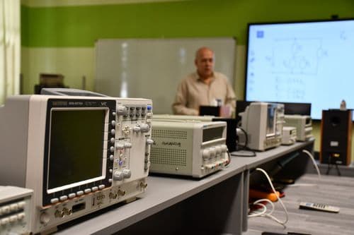 KiMAXXolják az autószerelés szépségeit