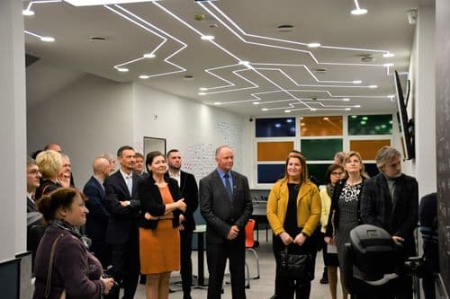  átadták a HSZC Szentesi Pollák Antal Technikum felújított közösségi terét