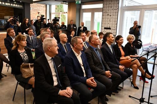 átadták a HSZC Szentesi Pollák Antal Technikum felújított közösségi terét