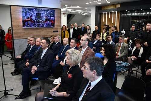 átadták a HSZC Szentesi Pollák Antal Technikum felújított közösségi terét