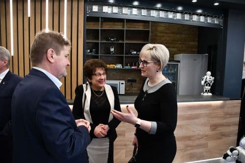 átadták a HSZC Szentesi Pollák Antal Technikum felújított közösségi terét