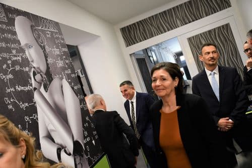 átadták a HSZC Szentesi Pollák Antal Technikum felújított közösségi terét