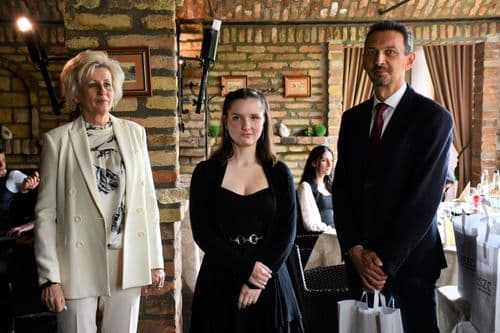 Kincses Tímea és Hegedűs Zoltán egy diákkal