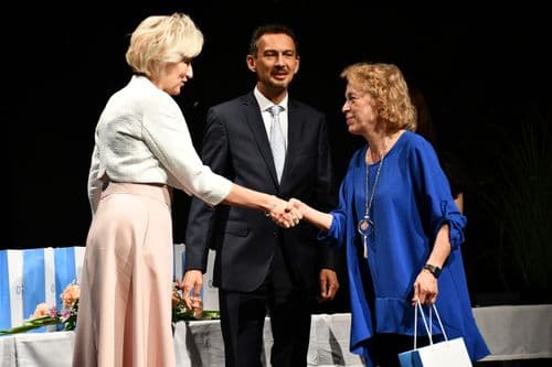 Kincses Tímea átadja a Hódmezővásárhelyi SZC Kiválósági Díjait