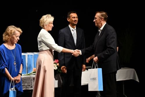 Kincses Tímea átadja a Hódmezővásárhelyi SZC Kiválósági Díjait