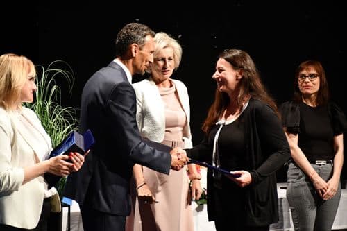 Hegedűs Zoltán átadja a Hódmezővásárhelyi SZC Kiválósági Díjait