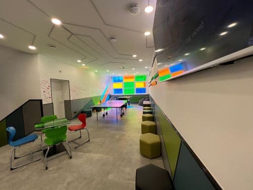 átadták a HSZC Szentesi Pollák Antal Technikum felújított közösségi terét