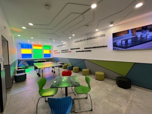 átadták a HSZC Szentesi Pollák Antal Technikum felújított közösségi terét