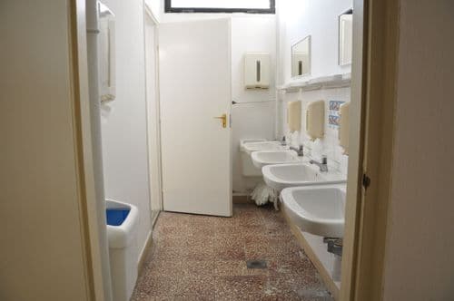 Boros lány mosdó régen