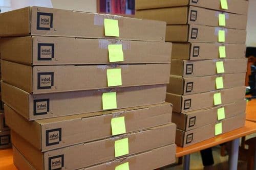 Laptopok átadása az oktatóknak