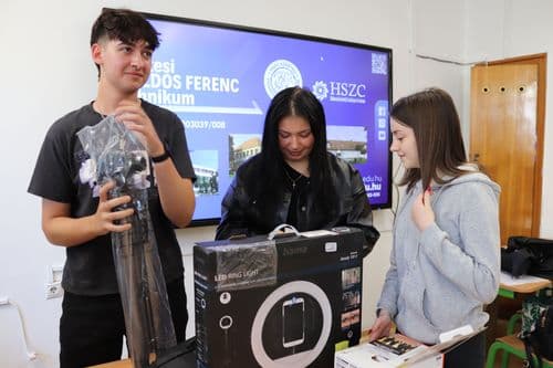 Új médiaeszközök átadása